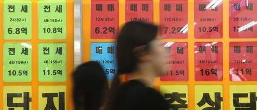 서울 주택 매매 심리가 9·13 대책 이후 8개월 만에 최고 수준으로 회복됐다.  연합뉴스